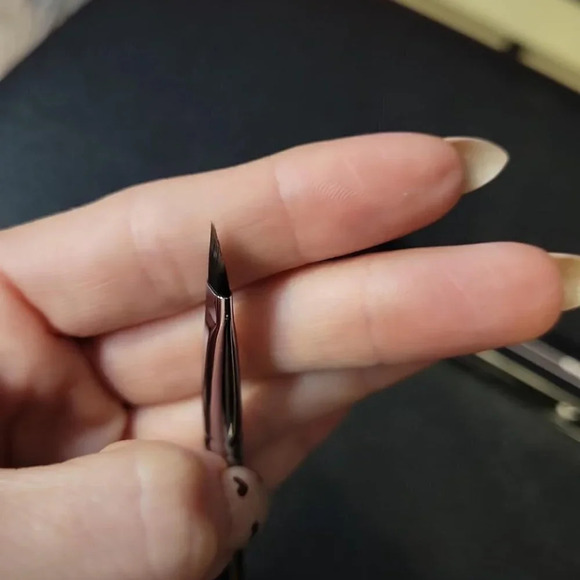 Eyeliner Brush Fine Angled Eigshow Pro Precision Eye Liner  Makeup Brush (E835) - Picture 8 of 9